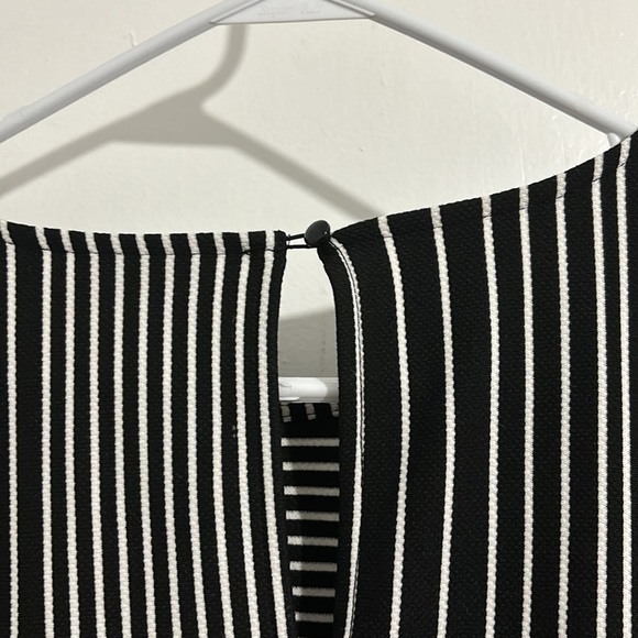 New York and Company vertical striped thick winter dress.  Size XXL - Picture 6 of 9